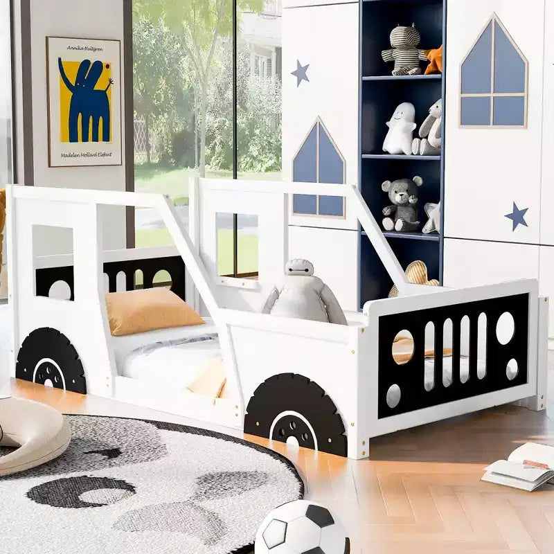 Lit plateforme en forme de voiture de collection avec roues