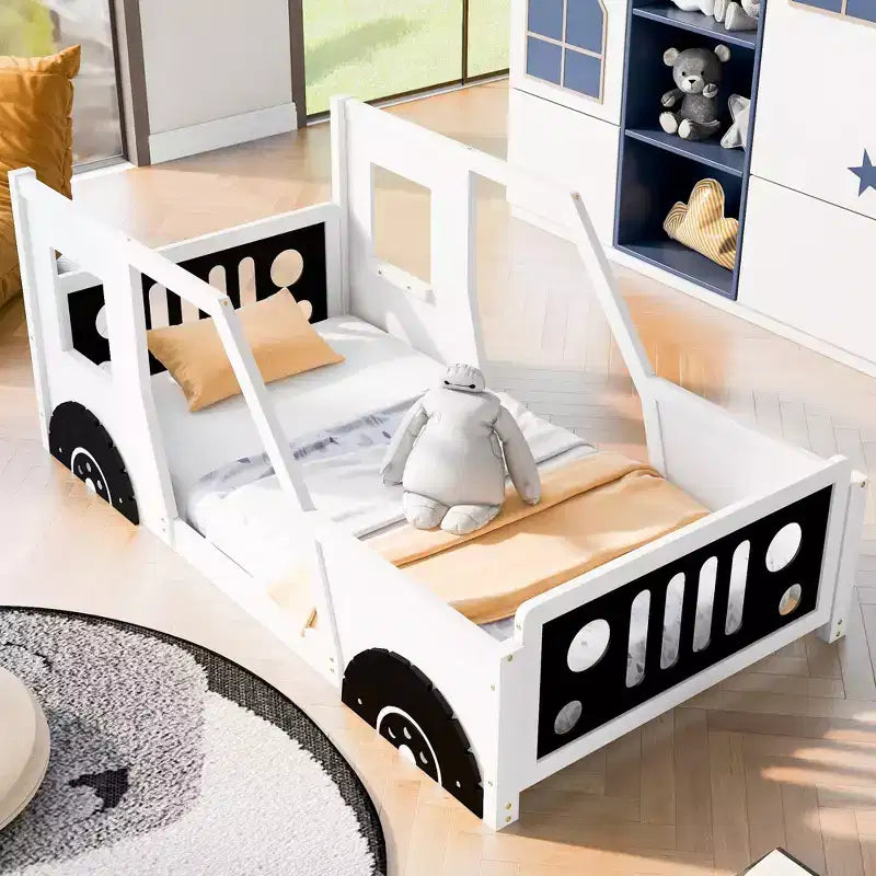 Lit plateforme en forme de voiture de collection avec roues