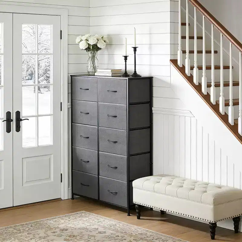 Organisation optimale. Commode haute à 10 tiroirs en métal et tissu. Style industriel moderne. Pour chambre, dressing, salon.