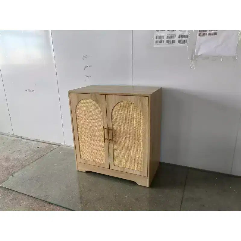 Meuble de rangement buffet en rotin 59 po avec 4 portes, étagère fixe et poignées en métal