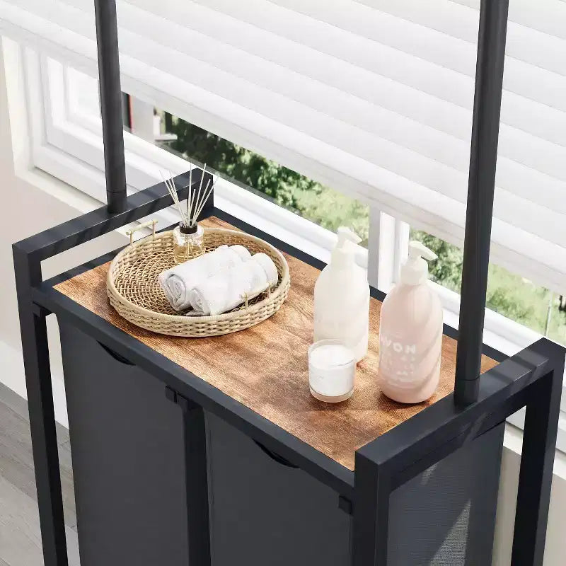 Chariot de tri de linge roulant avec tringle à repasser, étagère utilitaire métallique à 2 sections, roues verrouillables, panier multi-poches pour buanderie, chambre à coucher, salle de bain